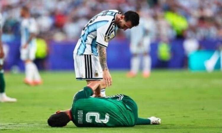 تدخل ميسي على عيسى ماندي